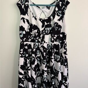 EUC Torrid Black White Turquoise Floral Waffle Fabric Midi Dress 2 18/20 2X